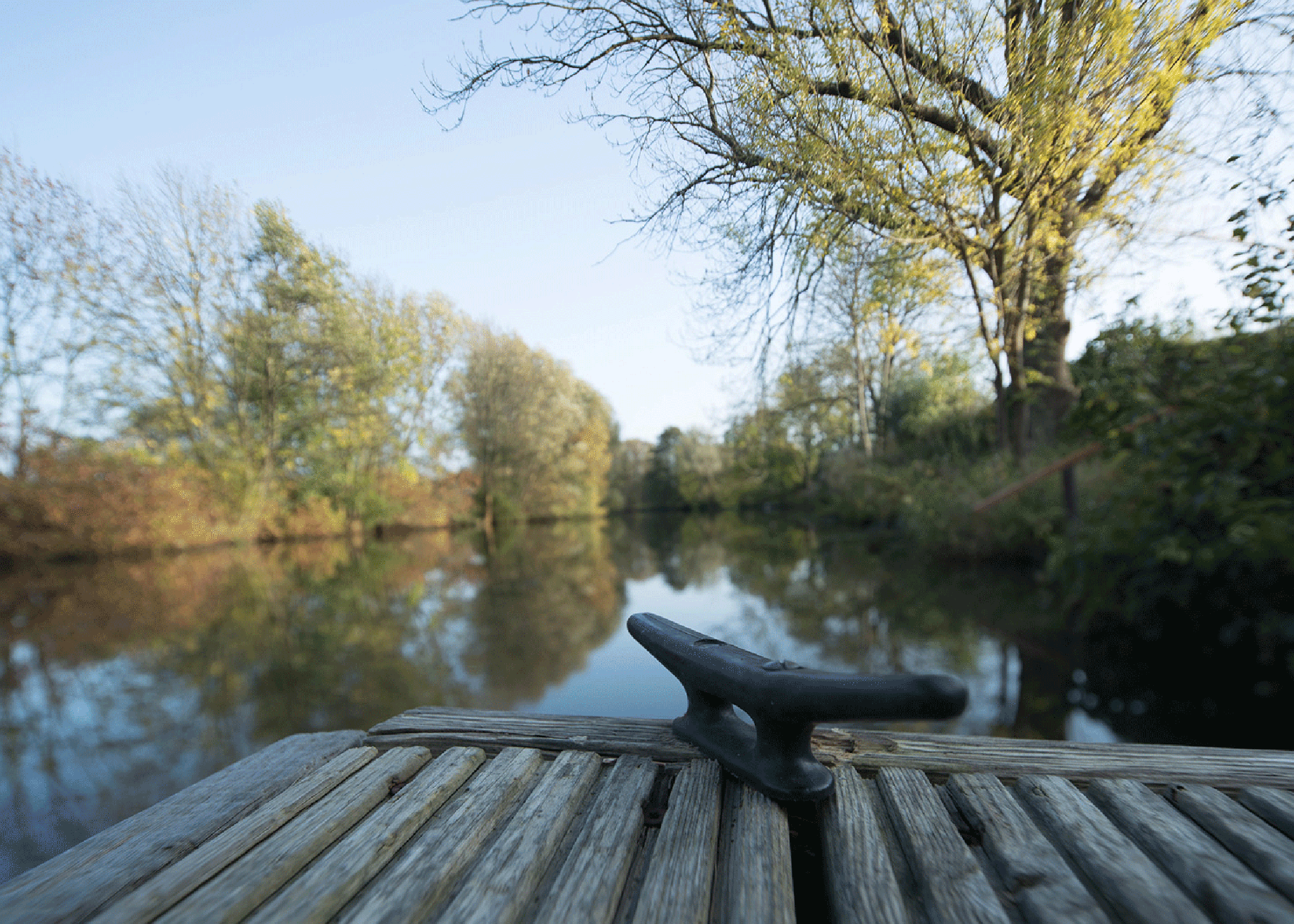 Ein blauer Himmer mit weißen Wolken