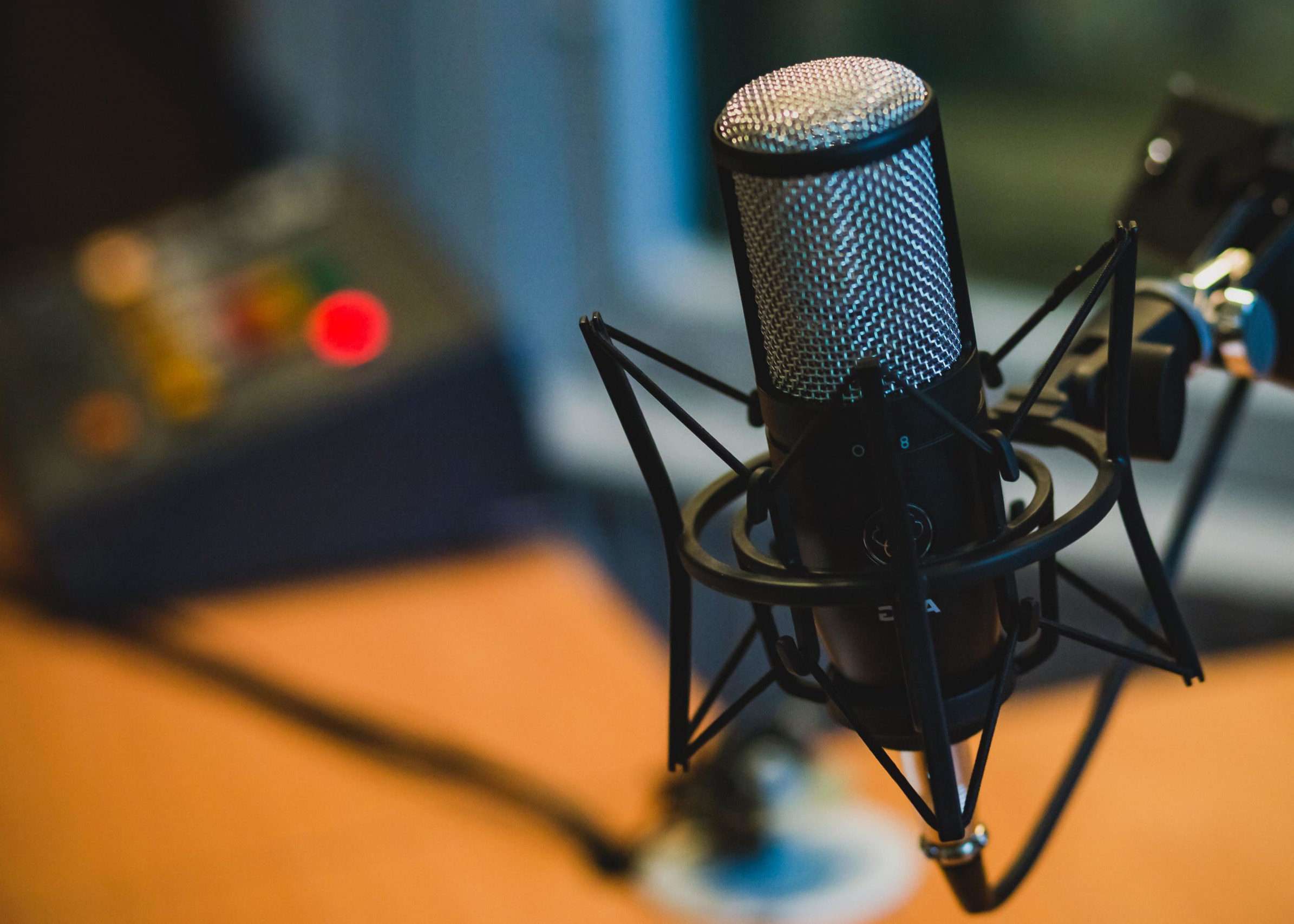 Der Hamburger Hafen mit diversen Schiffen